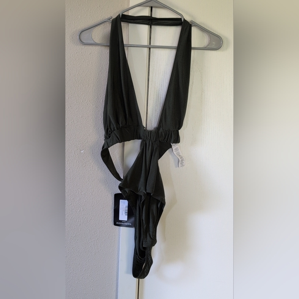 Pretty Little Thing Khaki Slinky Plunge Cut Out Waist Bodysuit - Picture 3 of 12